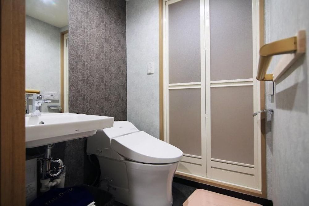 Shinjuku Global Hotel Room, Multiple Beds (GS301) 9