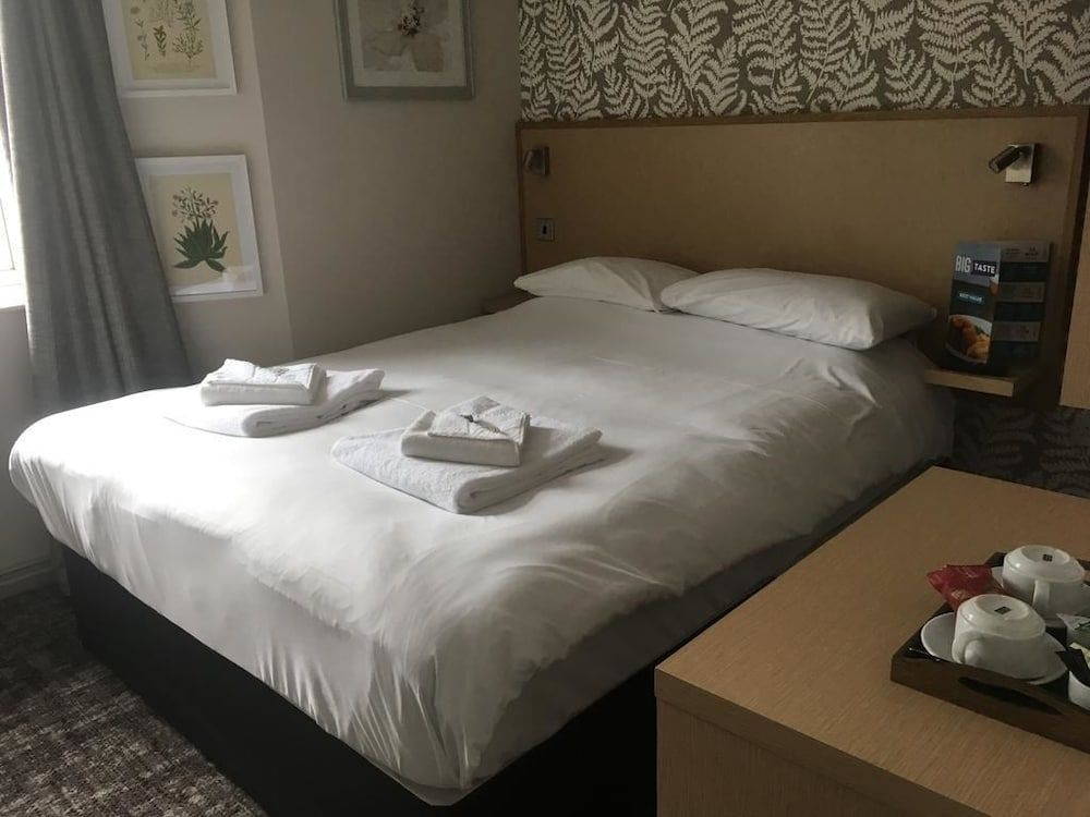 The Queens Head Double Room, Shared Bathroom 2