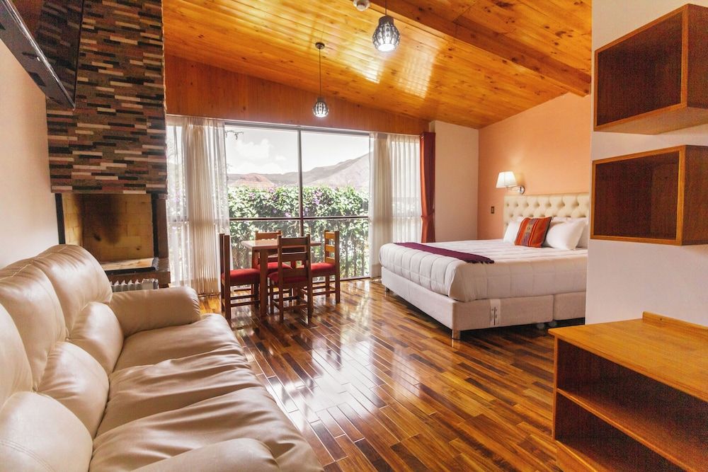 Room, Mountain View (Suite vista a la montaña con chimenea)
