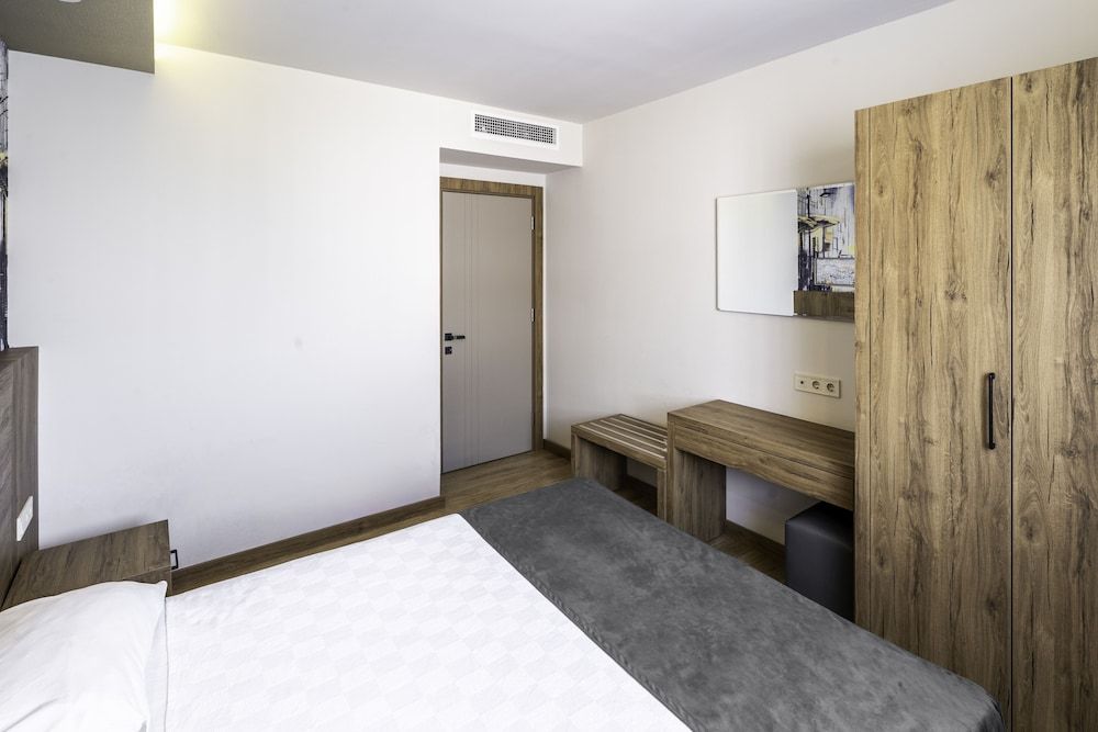 Golden World Suite Hotel Comfort Suite, 1 Bedroom 6