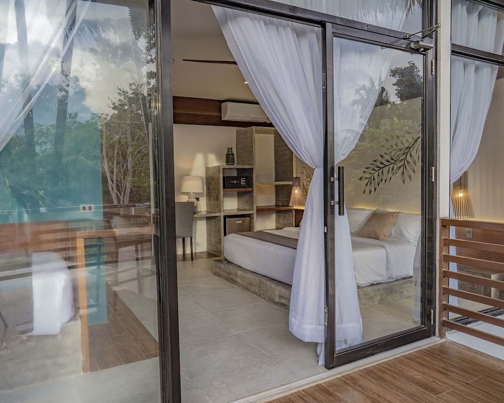 Bird of Paradise Bohol Resort Superior Double Room, 1 King Bed with Sofa bed 4