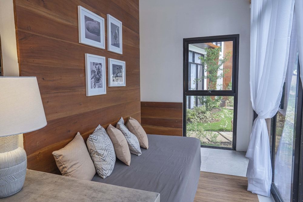 Bird of Paradise Bohol Resort Superior Double Room, 1 King Bed with Sofa bed 12