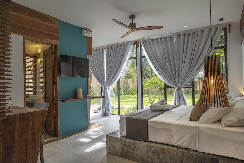 Bird of Paradise Bohol Resort Deluxe Double Room 6