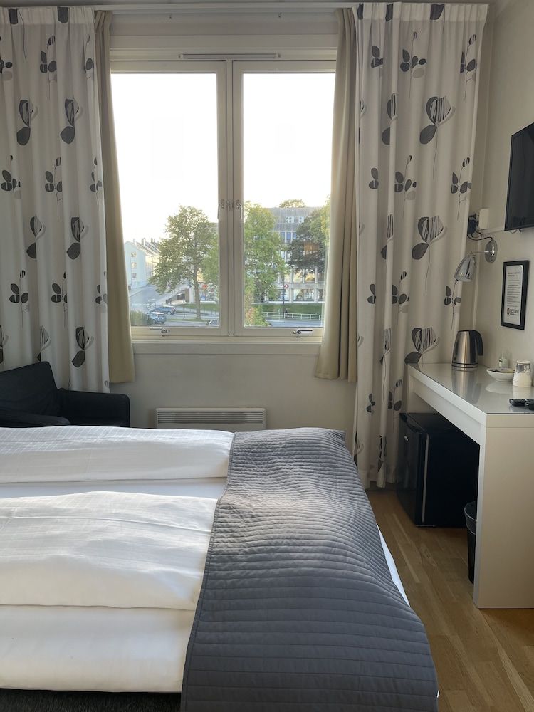 Double Room (1)