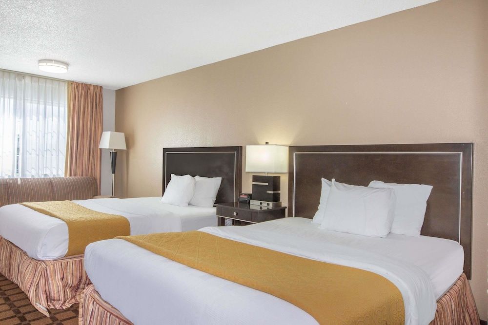 Room, 2 Queen Beds, Non Smoking