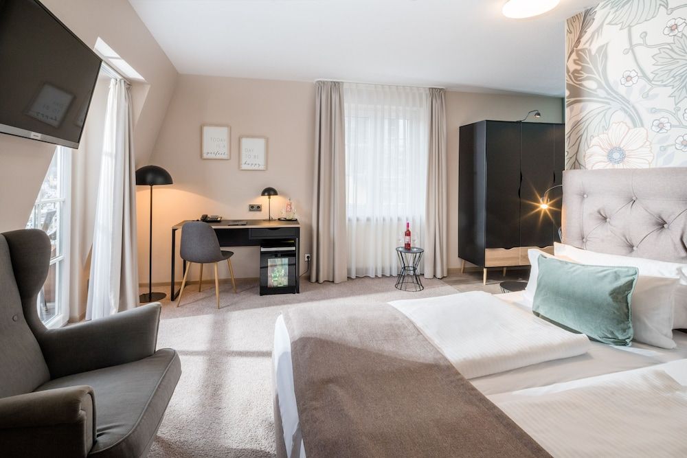 Classic Double Room, 1 Double Bed, Balcony, River View