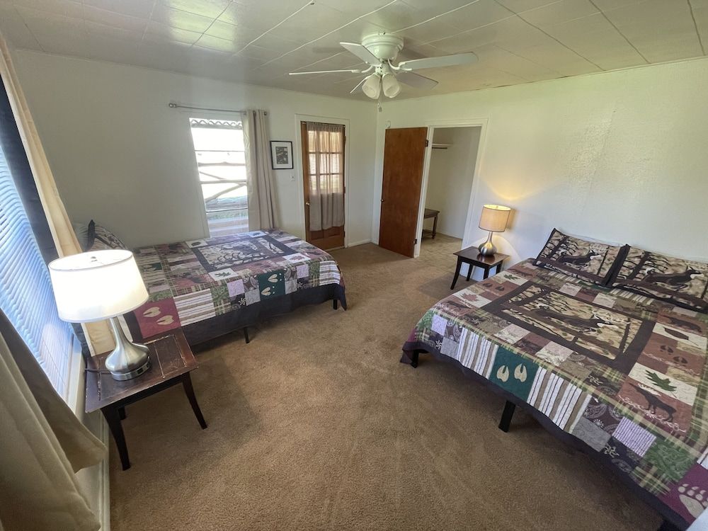 Thunderbird Resort & Event Center Family Cabin, 2 Bedrooms, Lake View 3