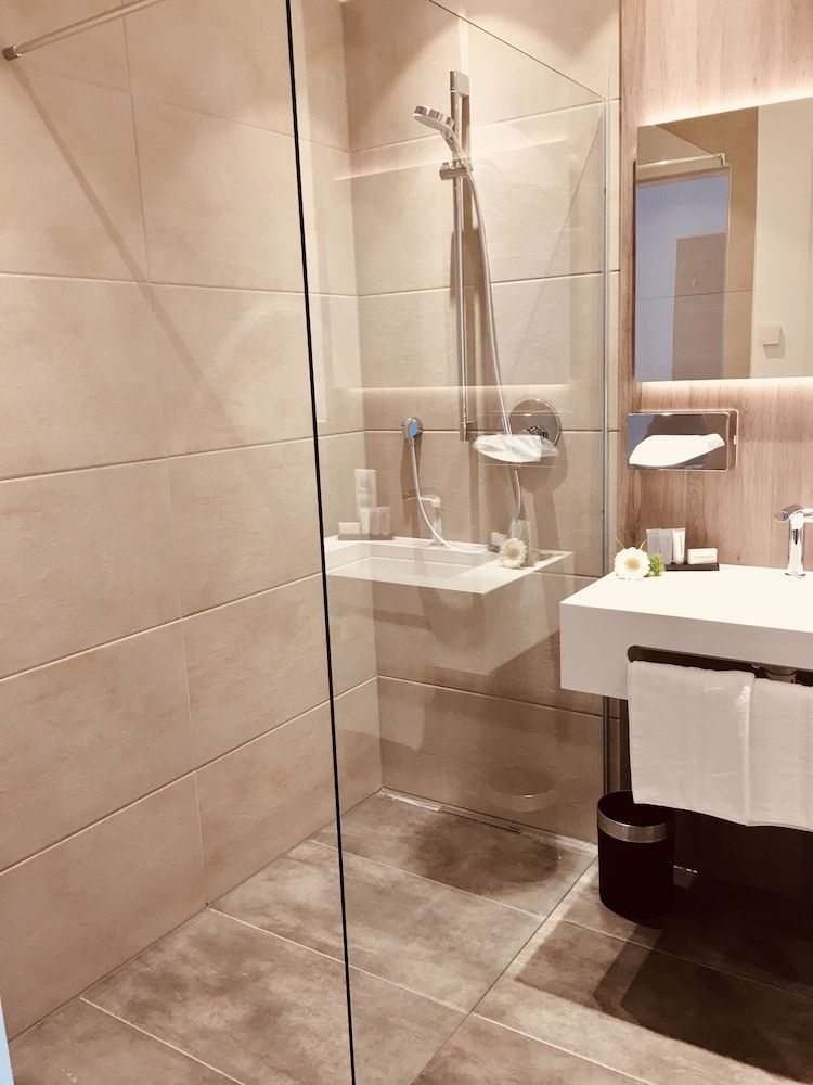 StadtHotel Arte Standard Double Room 4