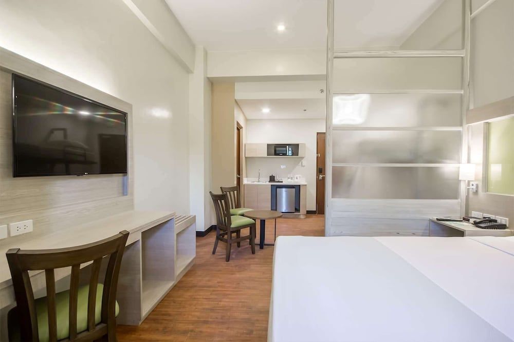 Suite, 1 Queen Bed, Non Smoking