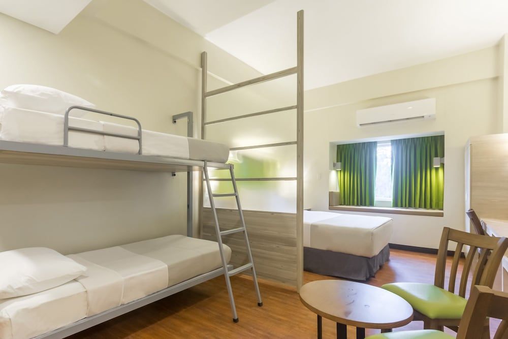 Suite, 2 Bedrooms, Non Smoking (1 Queen Bed and 1 Bunk Bed)