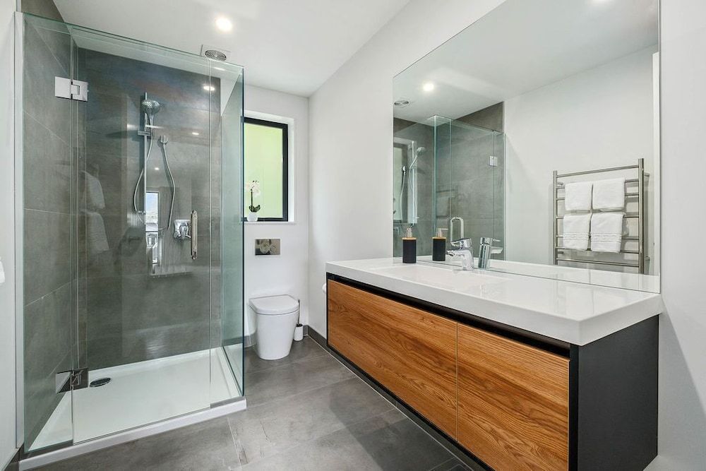 Bright, Modern, Plush - Brand New Townhouse Private 4 Bedroom Duplex 19