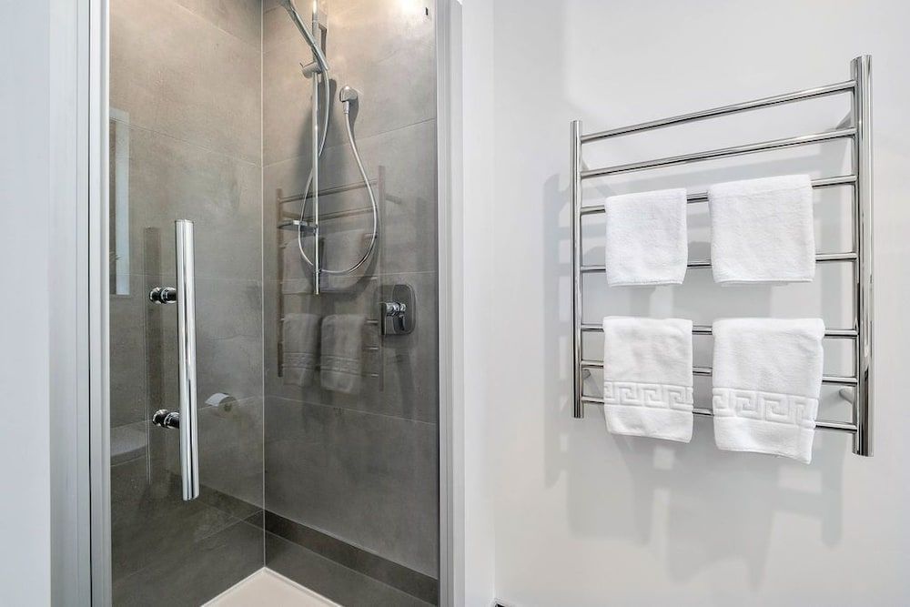 Bright, Modern, Plush - Brand New Townhouse Private 4 Bedroom Duplex 20