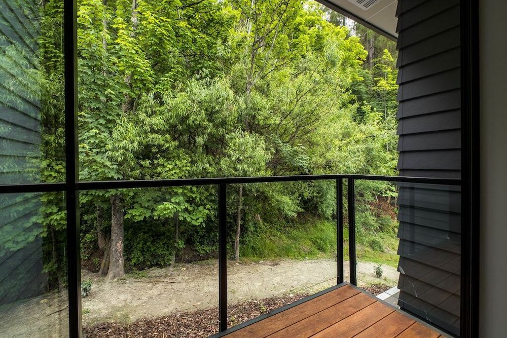 Bright, Modern, Plush - Brand New Townhouse Private 4 Bedroom Duplex 16