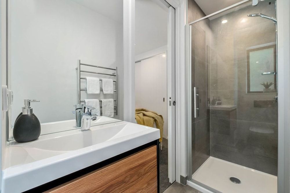 Bright, Modern, Plush - Brand New Townhouse Private 4 Bedroom Duplex 18