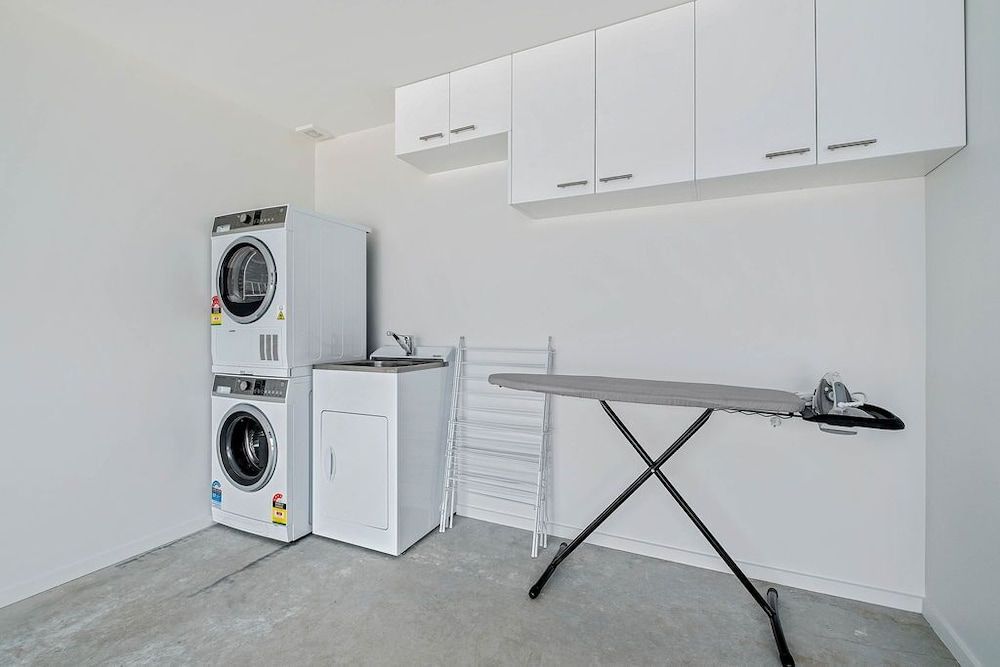 Bright, Modern, Plush - Brand New Townhouse Private 4 Bedroom Duplex 17