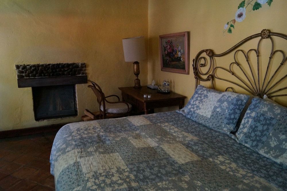 La Casa Azul Huasca & Restaurante La Terraza Deluxe Room, 1 King Bed, Fireplace (Shower/Bathtub) 2