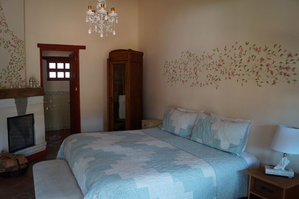 La Casa Azul Huasca & Restaurante La Terraza Deluxe Room, 1 King Bed, Fireplace (Shower/Bathtub) 6