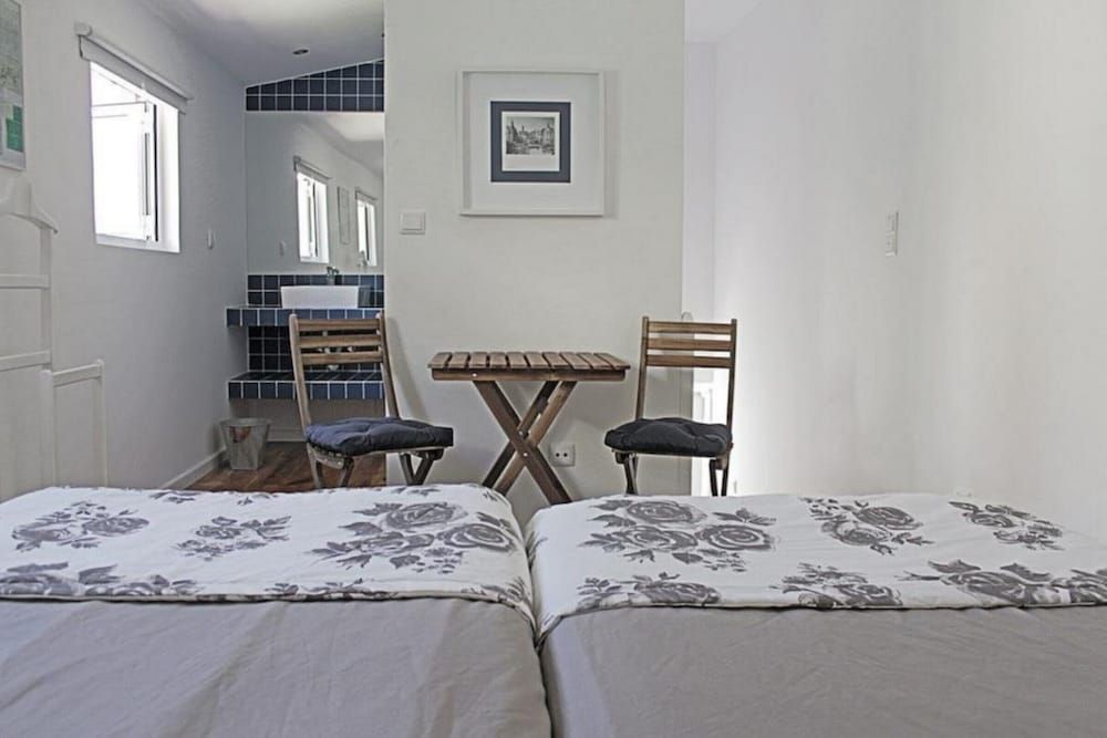 Rosalma Hostel Double room with private bathroom 3