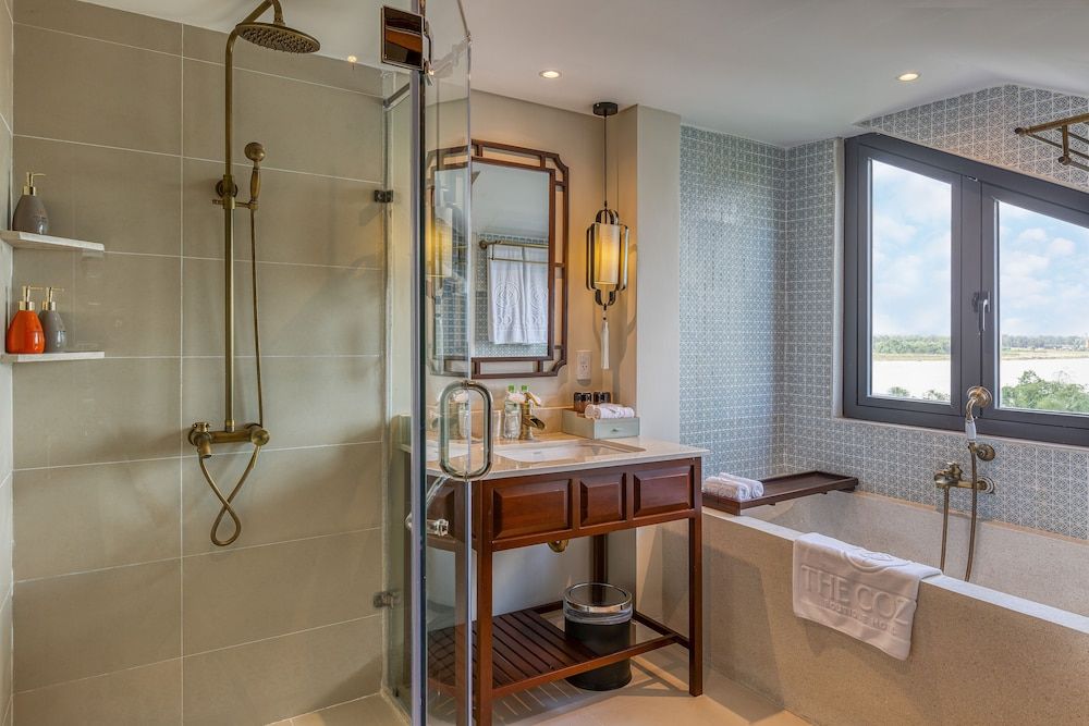 Deluxe Double/Twin Room, Bathtub, Balcony with Courtyard View