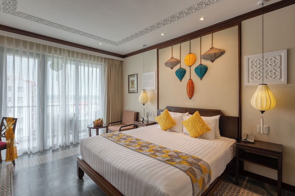Savvy King/Twin Suite, Bathtub, Balcony with Riverside View
