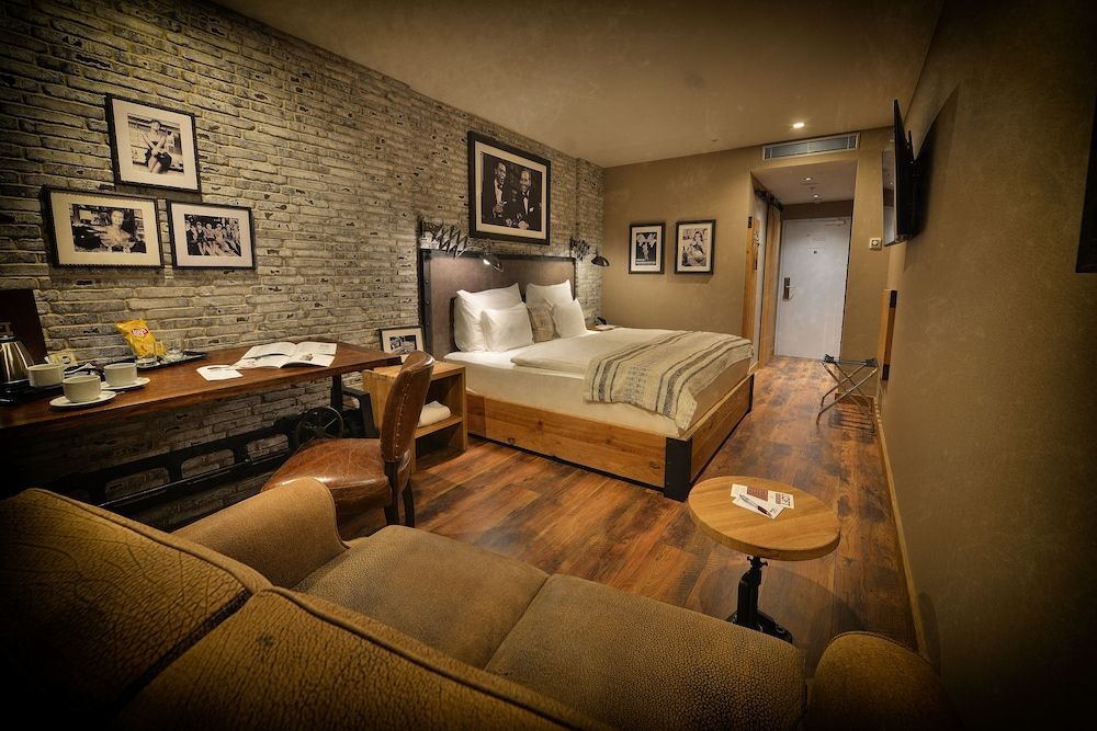 LOFT Hotel Bratislava Premium Double Room, 1 King Bed 4