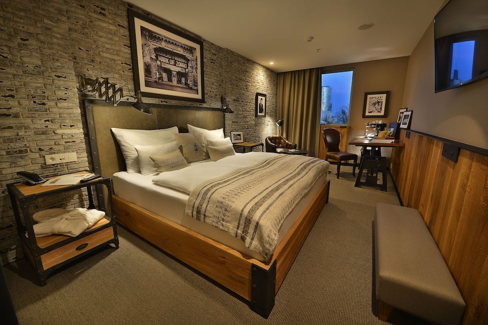 LOFT Hotel Bratislava Premium Double Room, 1 King Bed 2