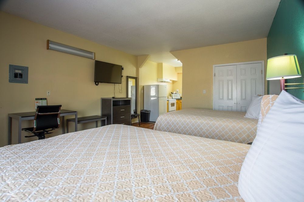Suite, Two Queen Beds