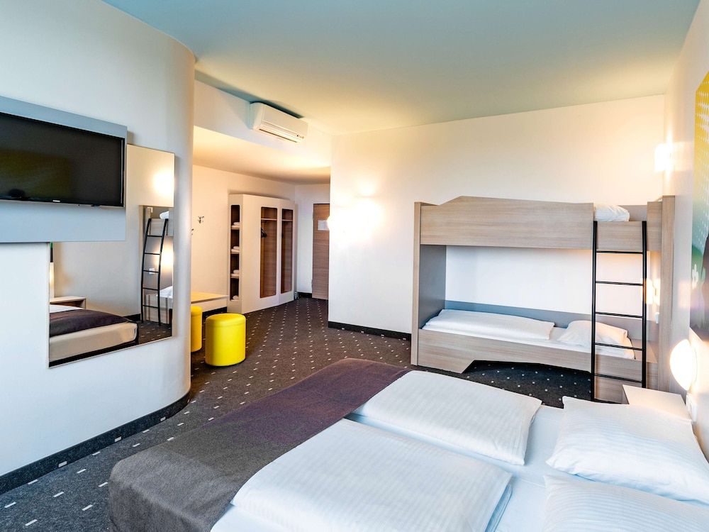 B&B Hotel Göttingen-City Quadruple Room 8