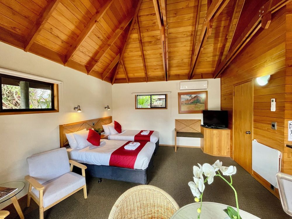 Pacific Harbour Villas Deluxe Cabin, 2 Twin Beds, Garden View 4
