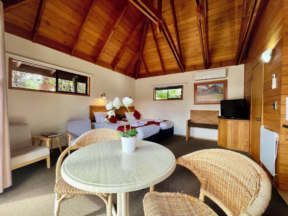 Pacific Harbour Villas Deluxe Cabin, 2 Twin Beds, Garden View 3