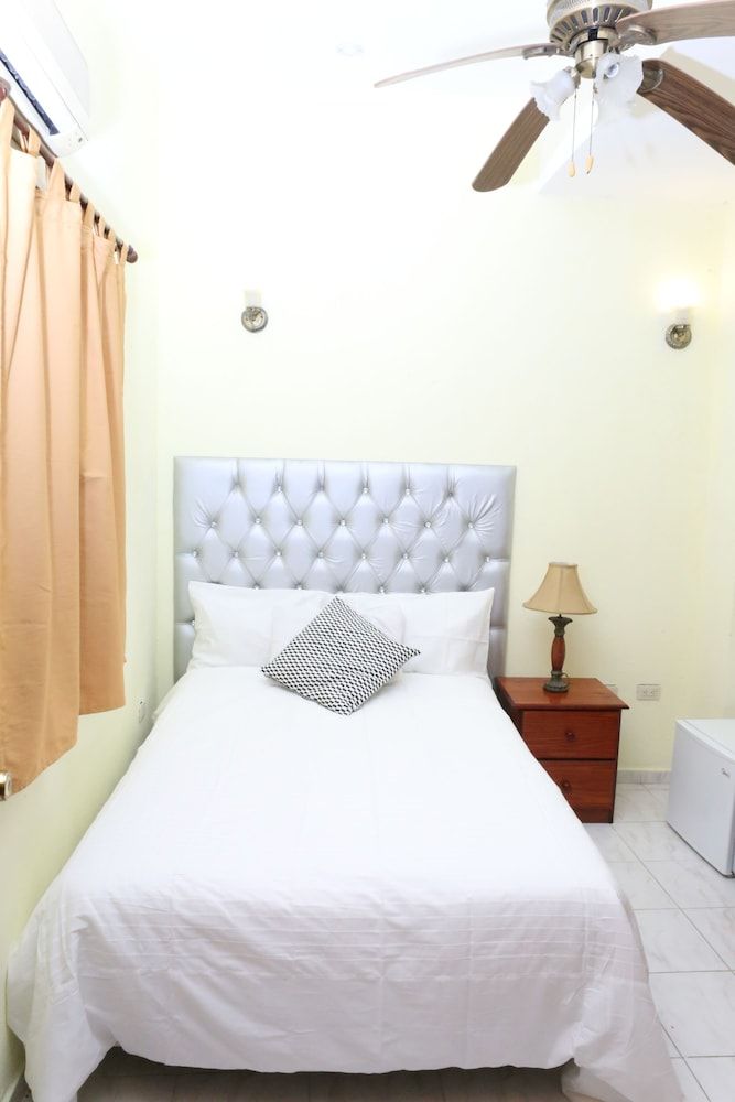 Standard Room, 1 Queen Bed