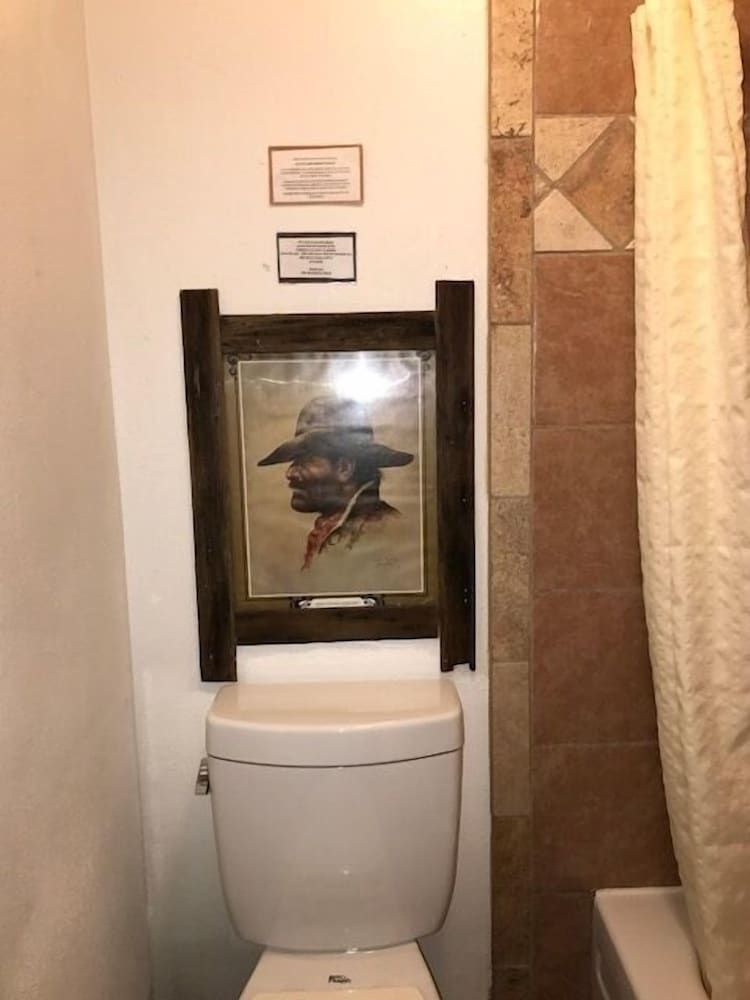 Bunkhouse Motel Room, 2 Queen Beds 6