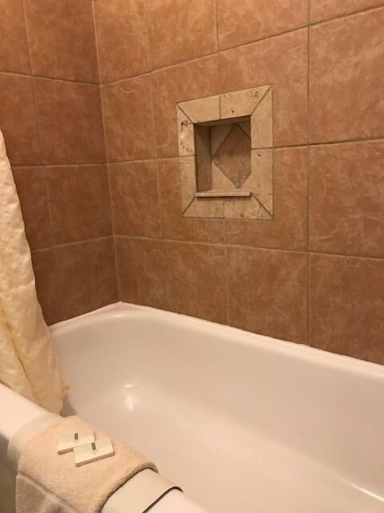 Bunkhouse Motel Room, 2 Queen Beds 10