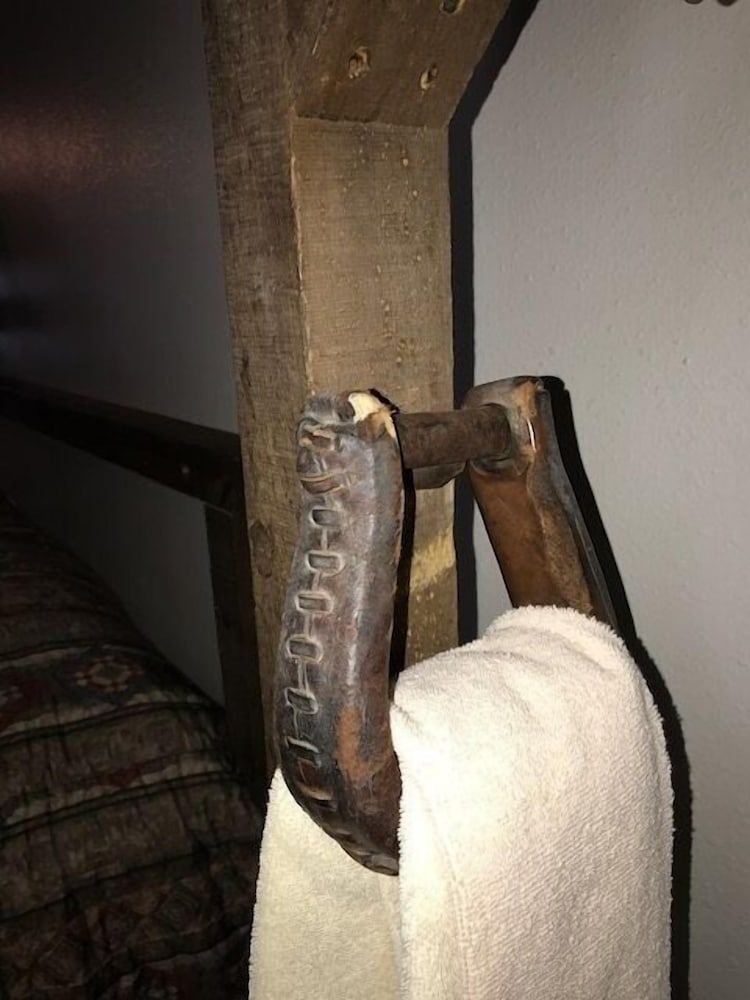 Bunkhouse Motel Room, 2 Queen Beds 8