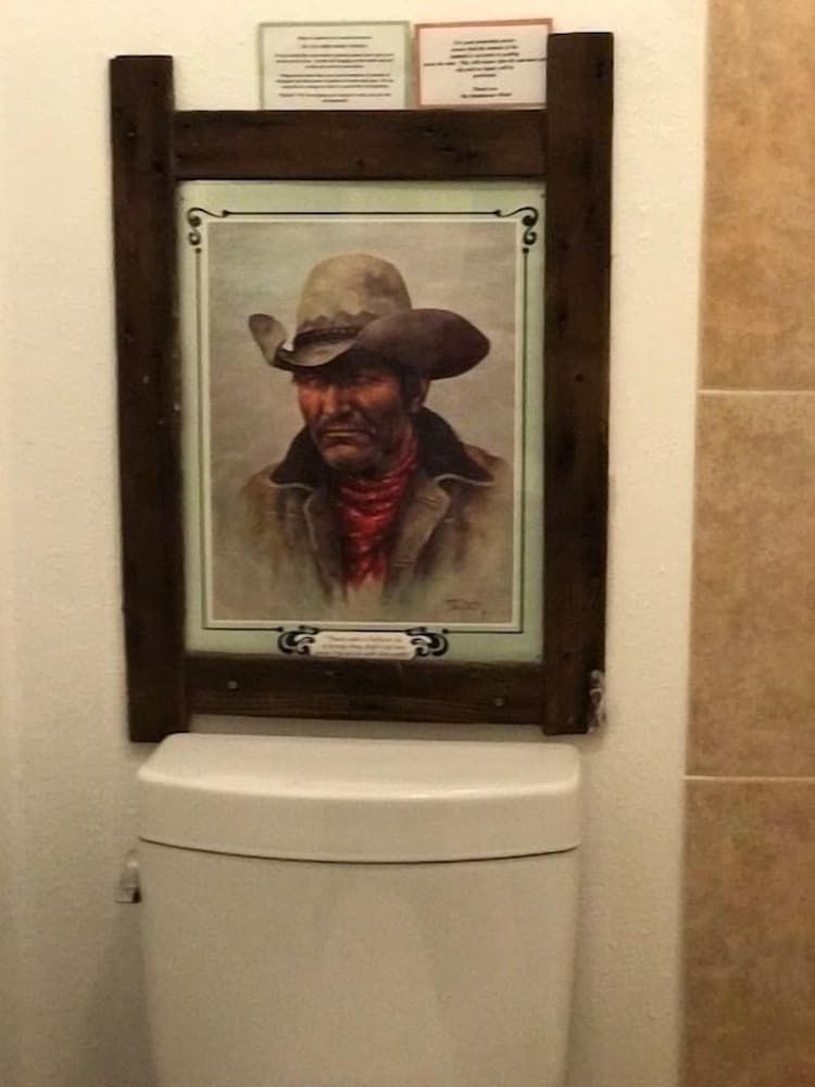 Bunkhouse Motel Room, 2 Queen Beds 9