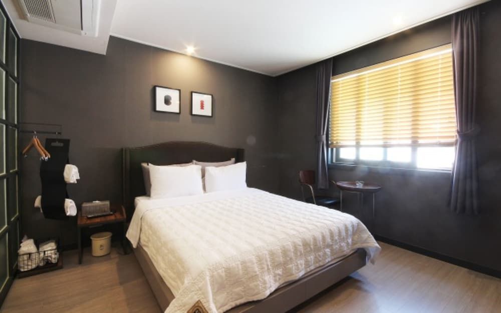 Brown-dot Changwon Myeongseo Convention Standard Room (A) 7