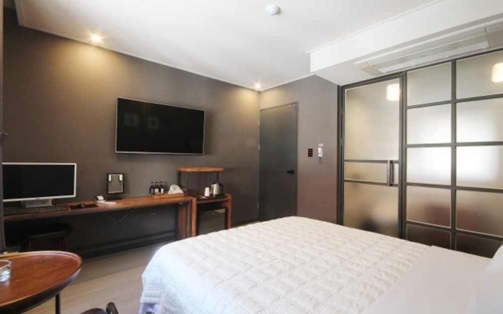 Brown-dot Changwon Myeongseo Convention Standard Room (A) 5