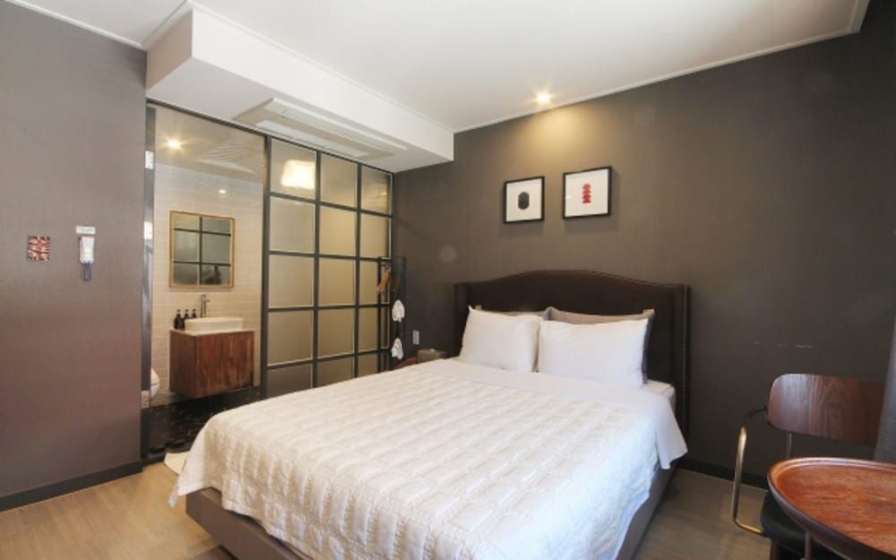 Brown-dot Changwon Myeongseo Convention Standard Room (A) 4