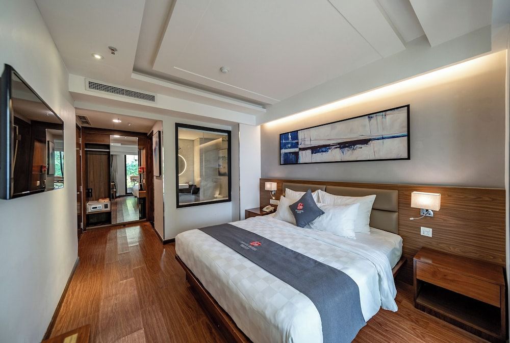 Deluxe Room (Bathtub/Shower)
