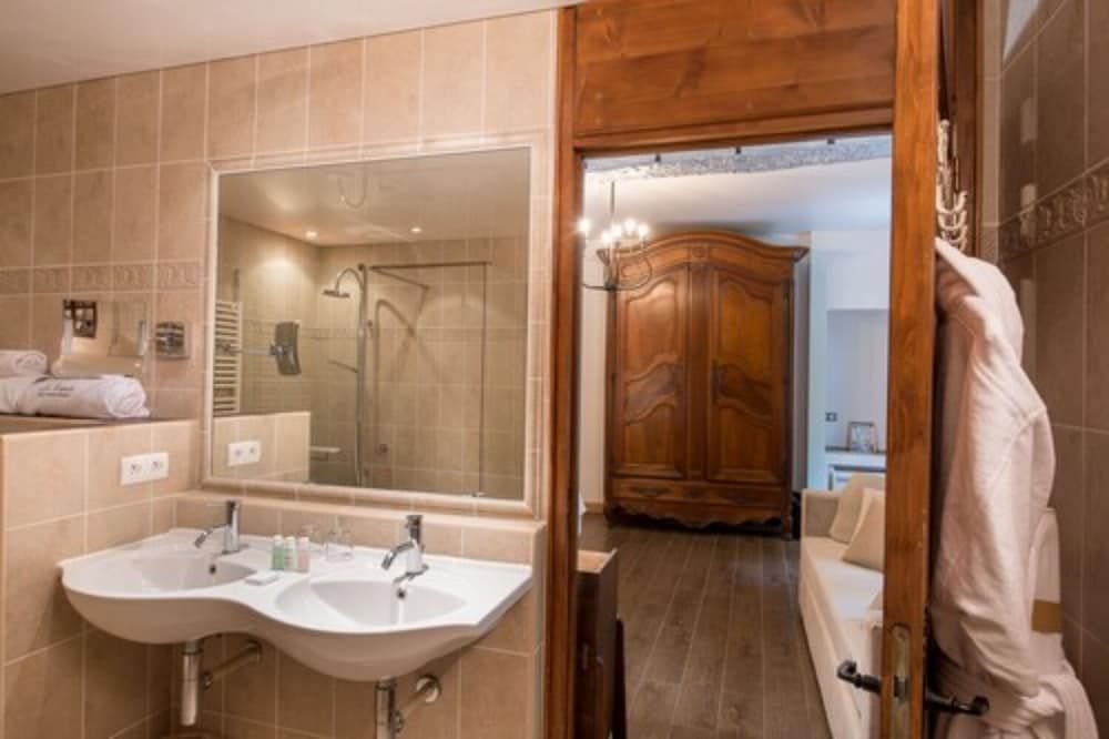 Les Remparts Hôtels et Demeures Historiques Junior Suite 6