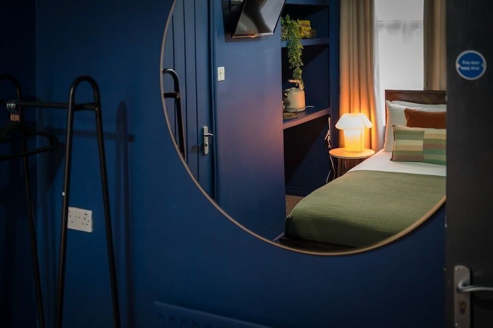 Wellesley Guest Accommodation Standard Double Room, Ensuite 10