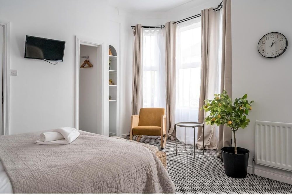 Wellesley Guest Accommodation Superior Double Room, Ensuite 21