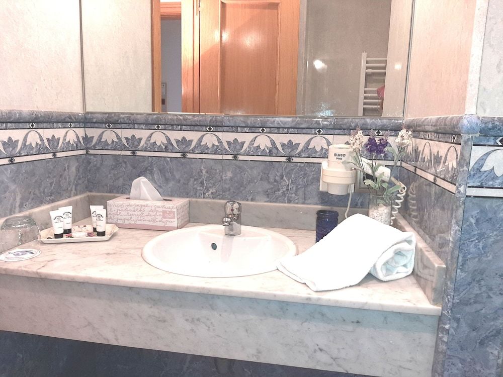 Hotel Nueva Plaza Economy Double Room Single Use 5