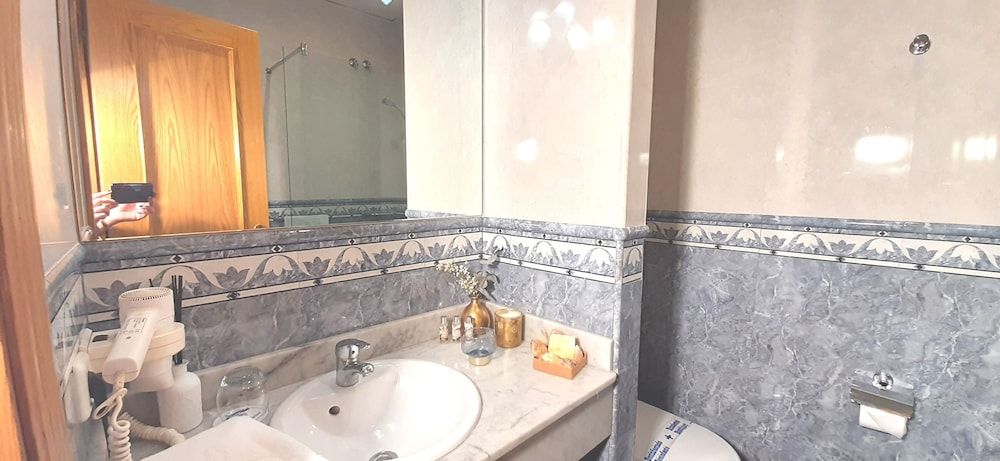 Hotel Nueva Plaza Comfort Double Room 12