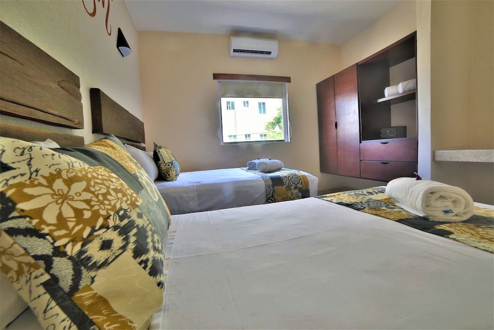 12 Bees Hotel Standard Double Room, Multiple Beds 7