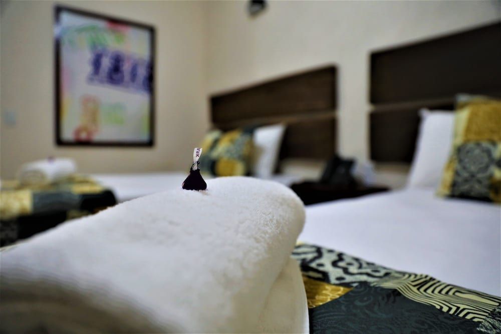 undefined 12 Bees Hotel 2