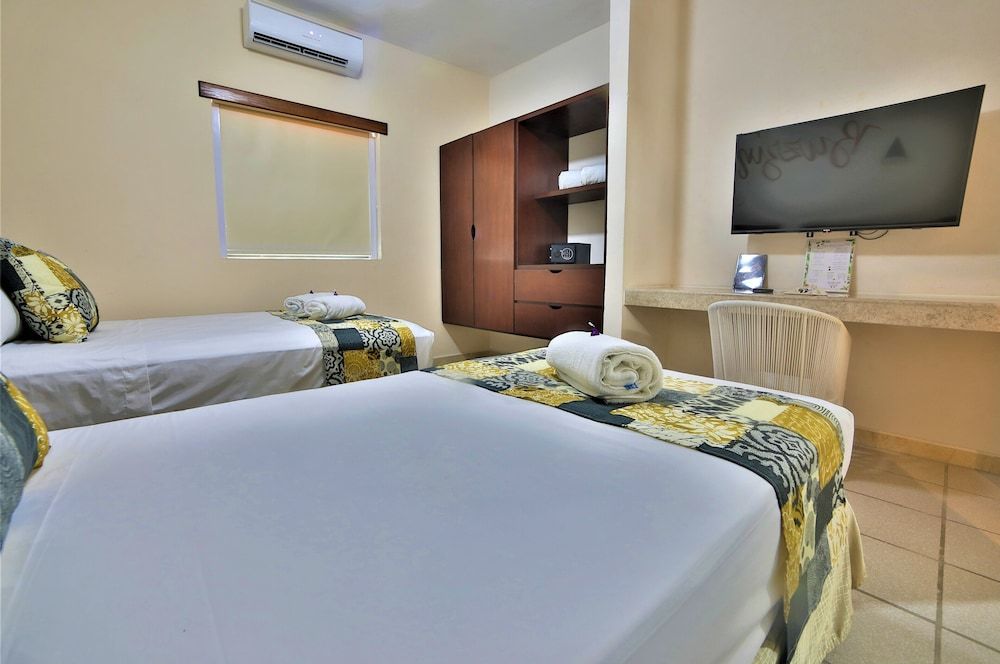 12 Bees Hotel Standard Double Room, Multiple Beds 3