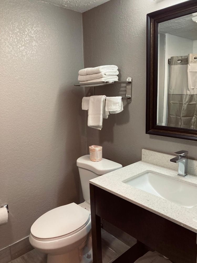 Motel 6 Corbin, KY Standard Room, 2 Queen Beds, Accessible, Non Smoking 5