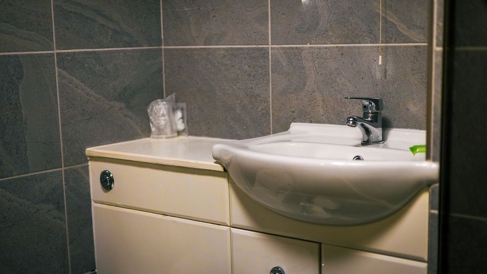 The Old Mill Double Room, Private Bathroom 7