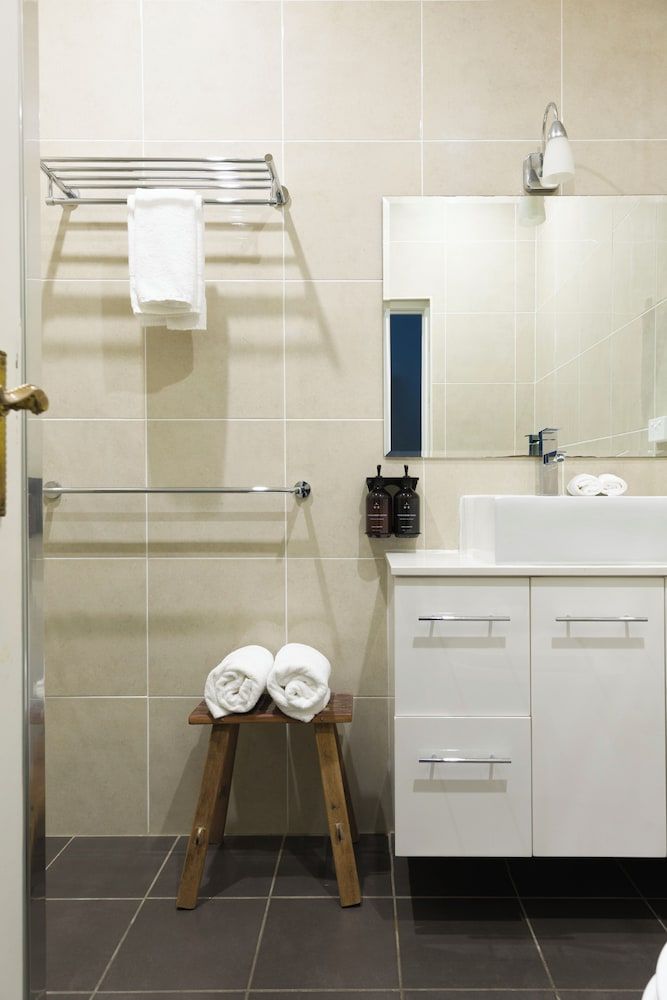 Berida Hotel Deluxe King with Sofa 2